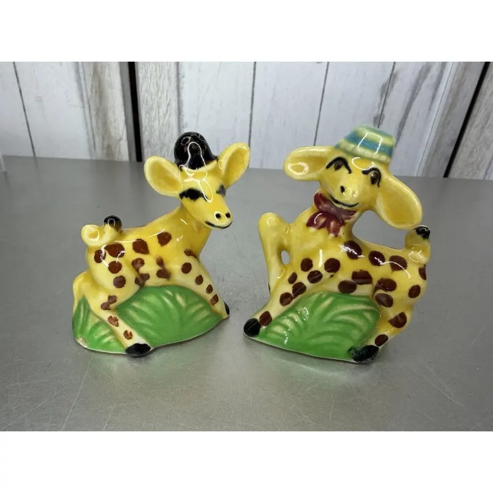 Vintage MCM Ceramic Giraffe In Hats SALT PEPPER SHAKER Kitsch ANTHROPOMORPHIC